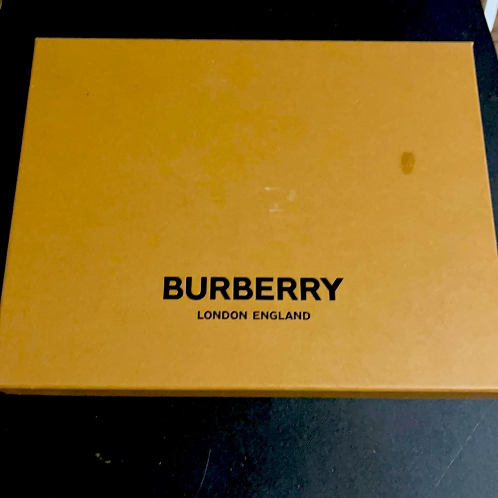 Unisex Burberry shirt